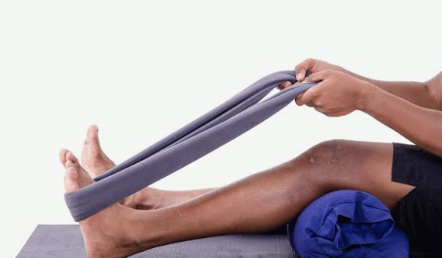 Assisted knee flexion (lying)